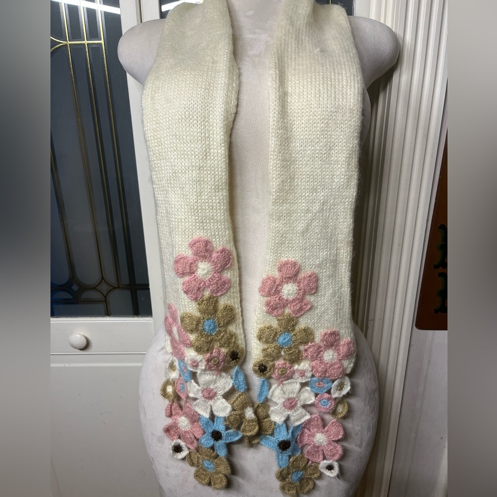 Crochet Floral Appliqué Knit Scarf Boho 70s Cottagecore